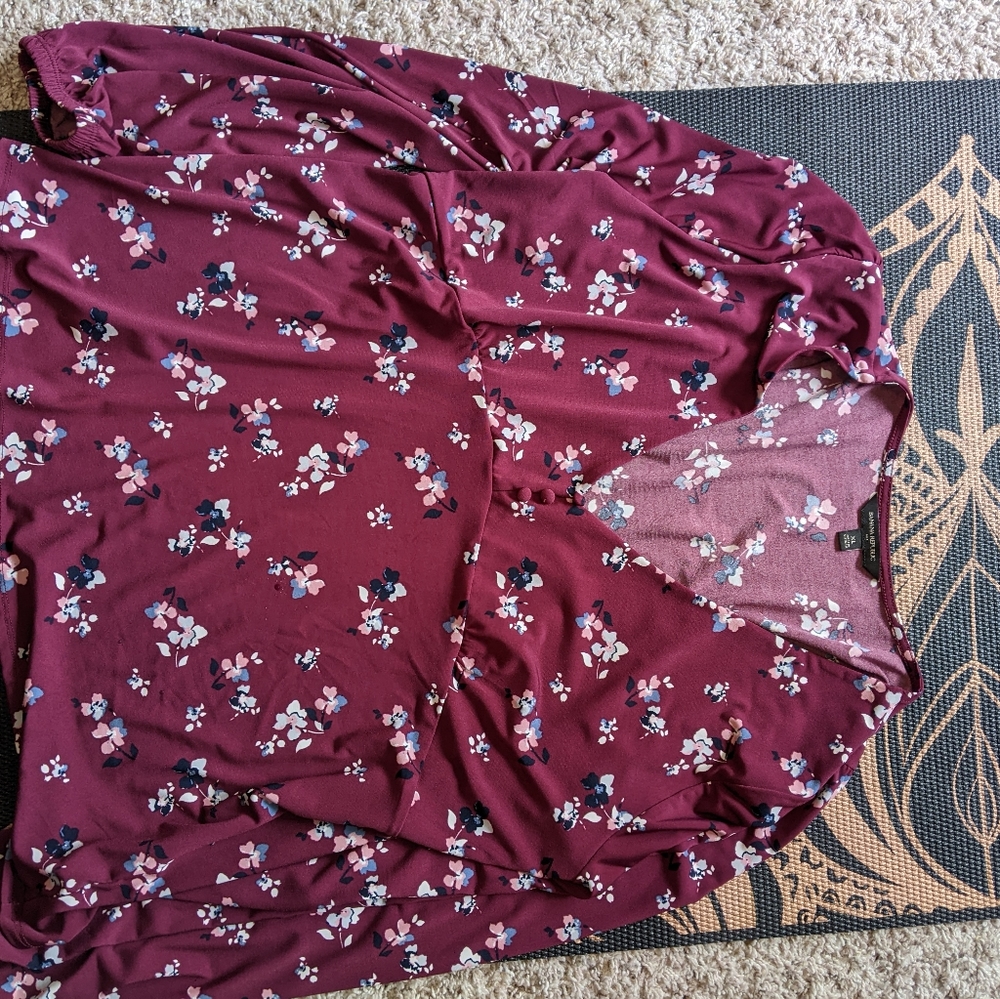 Banana Republic button front v-neck long sleeve shirt